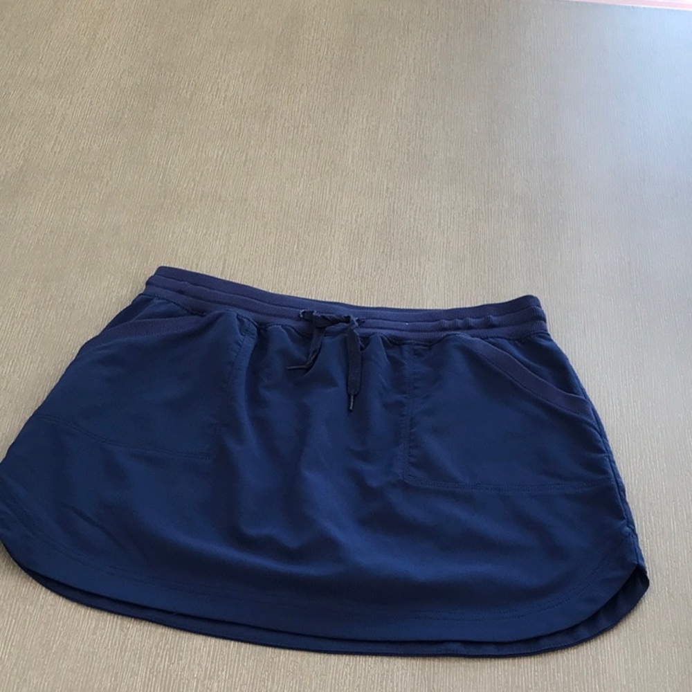 EUC reel legends skort